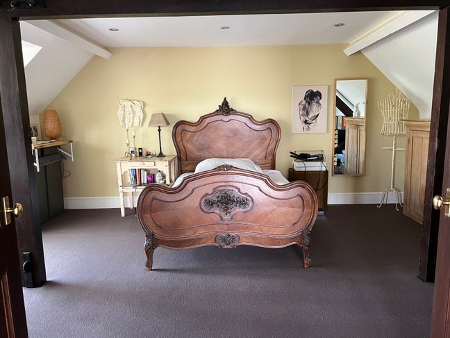 Amazing double room, river and Castle Views Main Photo