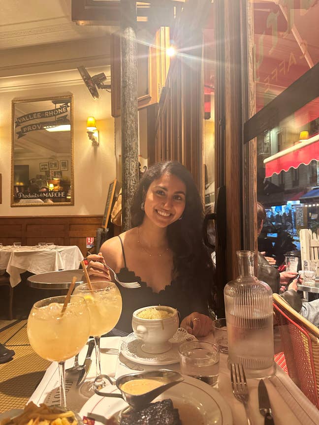 En-suite room needed for female professional  Main Photo