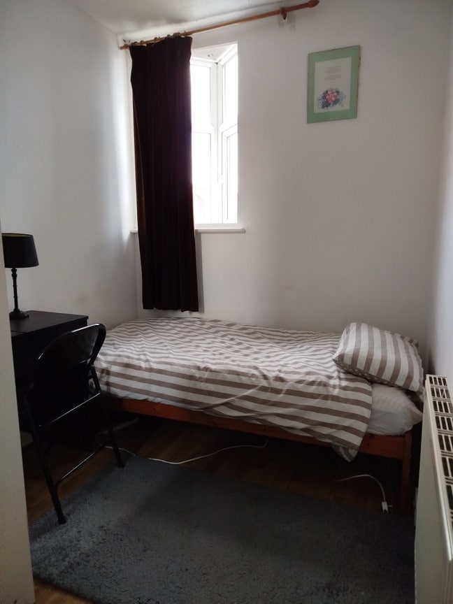 Single room available in London home Main Photo