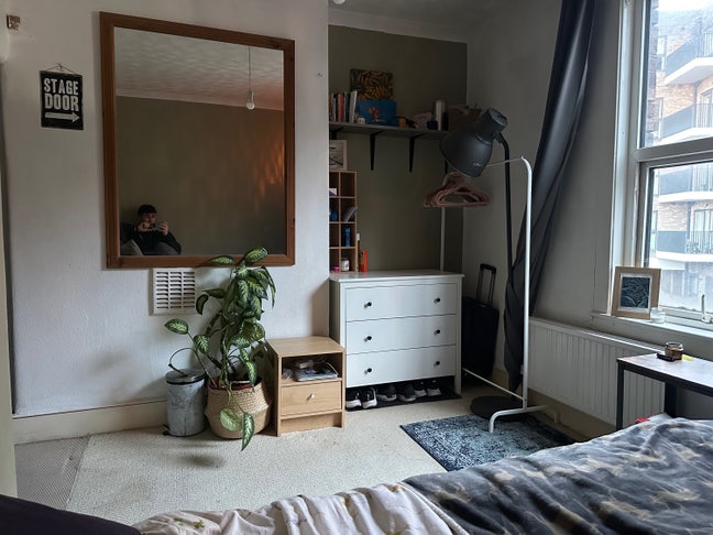 Amazing value spacious room on Finchley roa Main Photo