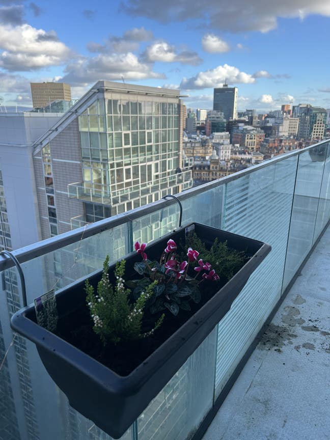 Lovely modern, en-suite room in 21st floor flat Main Photo