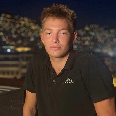 2 friends looking for a third to find a 3 bed with Main Photo