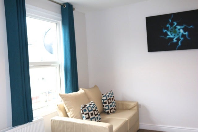 Big En-suite furnished room in RG1  Main Photo
