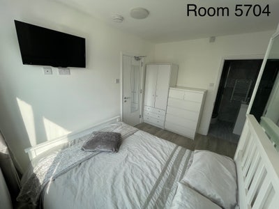 5704 delightful double room en-suite in town Main Photo
