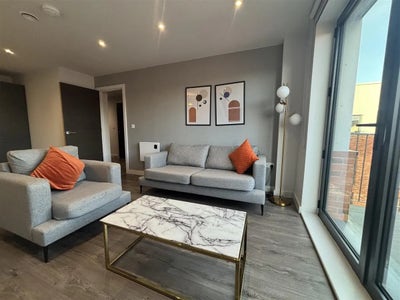 3 bed flat/apartment near the centre Main Photo