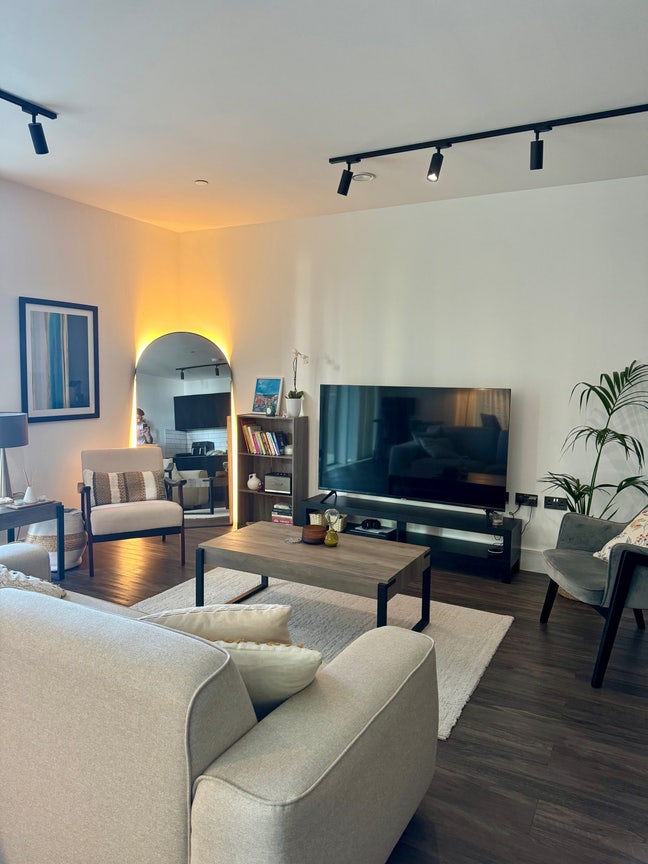 Spacious, new built 2-bed, 1-bath apartment Main Photo