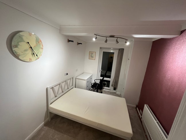 Lovely double room - bills incl Main Photo