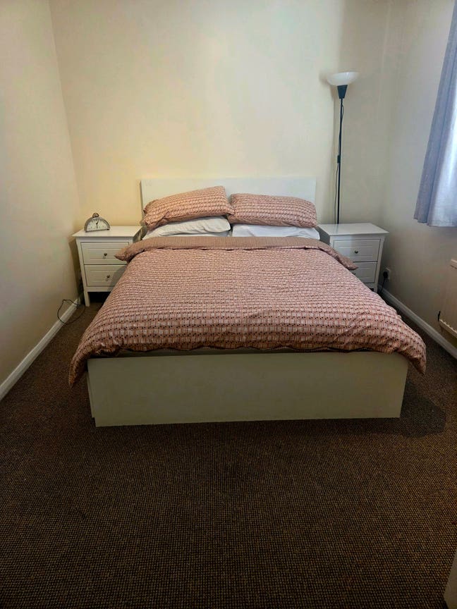 Double bed- To Let in Merrow &pound;500pm bills incl. Main Photo