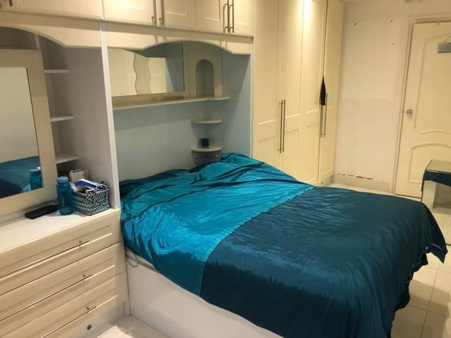 Studio room available for single working female  Main Photo