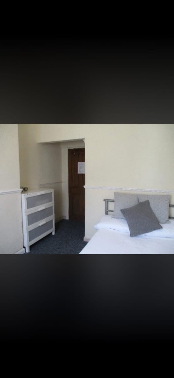 7 Baker Street Double Bedroom Main Photo