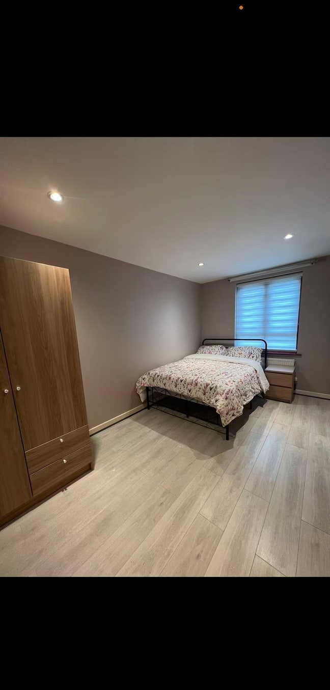 Double room available to rent Main Photo