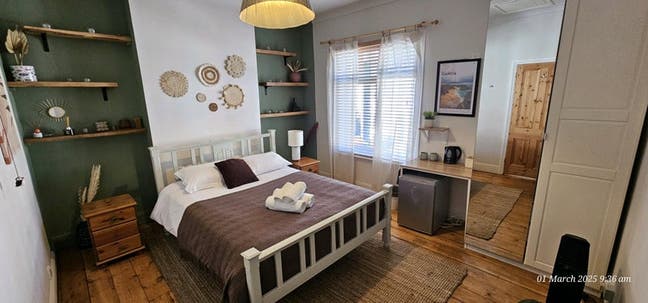 Double room in quirky town house.  Main Photo