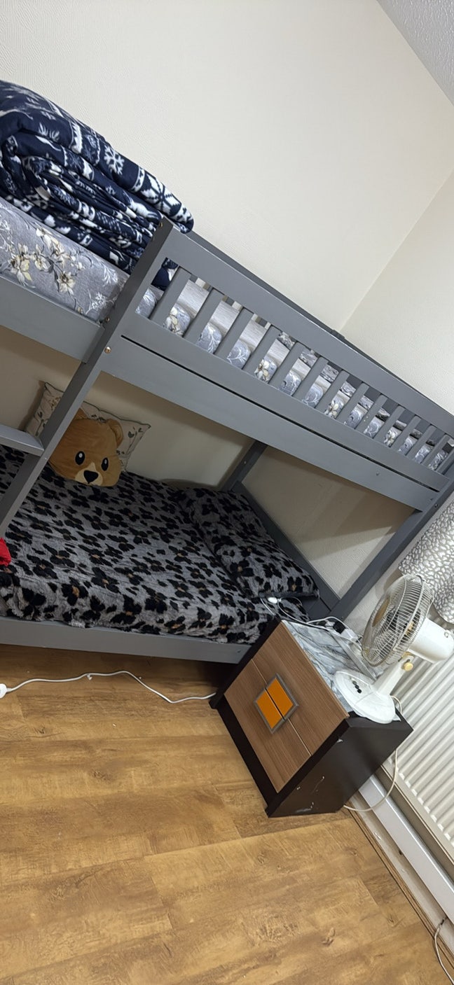 Female roommate Main Photo