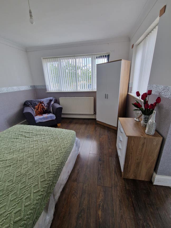  Double and single Rooms to rent in big house Main Photo