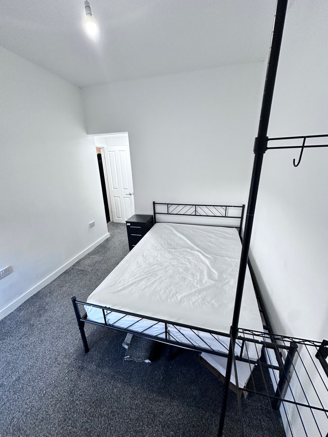 Double room - fully furnished, bills inc! Main Photo