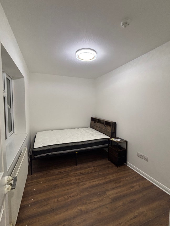 1 Bed 1 Bathroom – House (Newly Refurbished) Main Photo