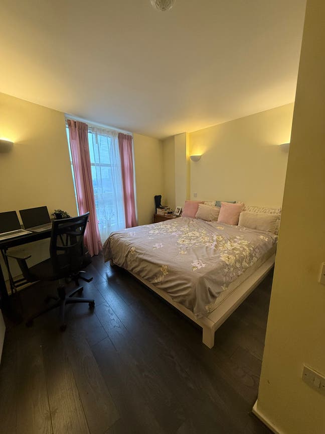 Spacious Ensuite room in Canary Wharf area Main Photo