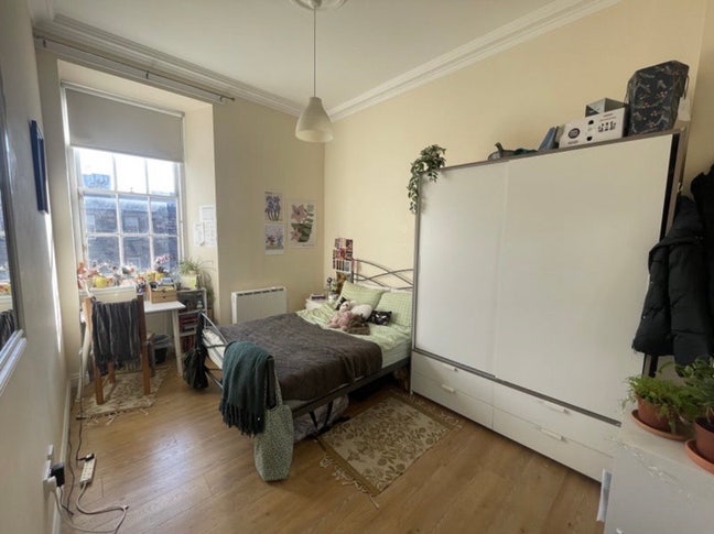 2 Rooms Sauchiehall St Flat Free Late June/July Main Photo