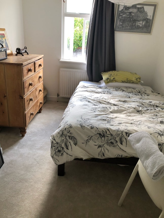 Lovely furnished room with excellent tube links  Main Photo