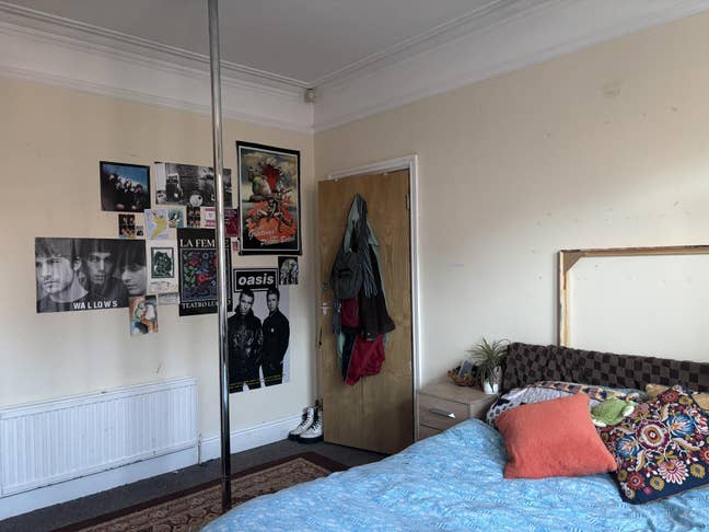 Room to rent anytime from now till june 30th 2026 Main Photo