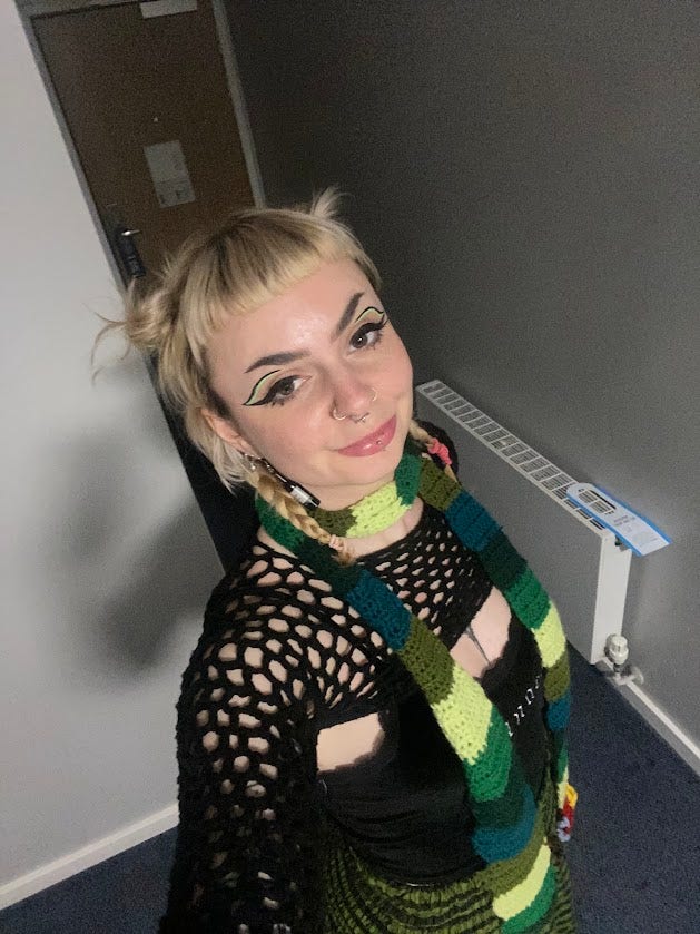 27 y/o professional seeking room in London Main Photo