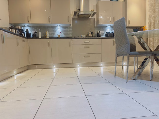 Single Bedroom with Shared bathroom  Main Photo