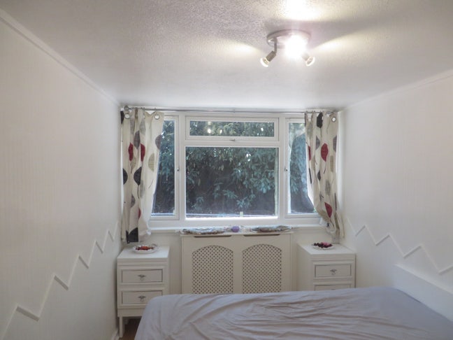 Nice room in a friendly flat Main Photo