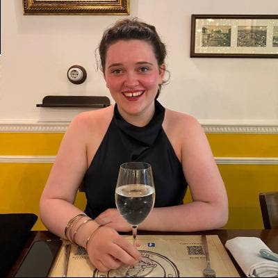 20, Full time Worker Main Photo