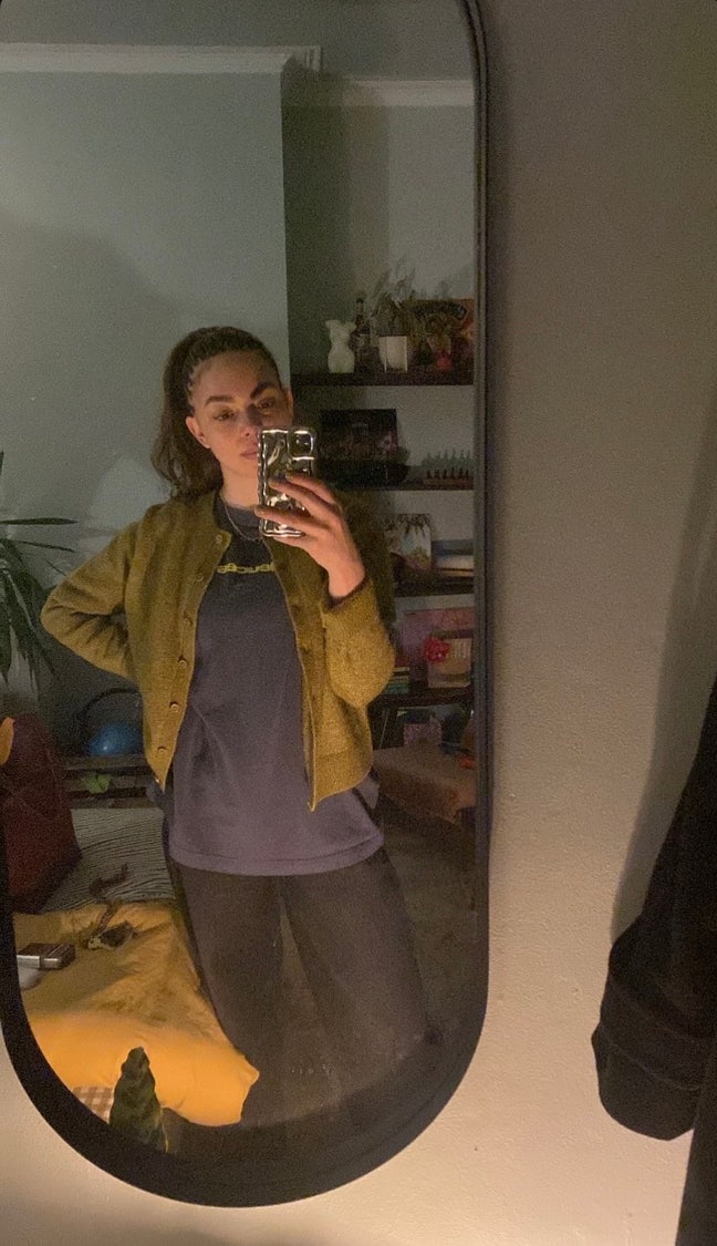 Professional looking for furnished room Main Photo