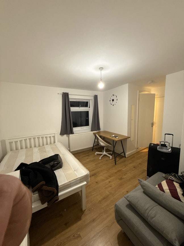 Studio for 3 Weeks - Liverpool Street Main Photo