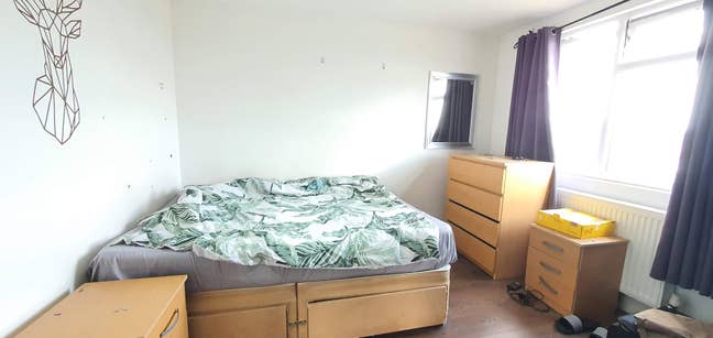 Large Double room  In Carlisle Ave W3  Main Photo
