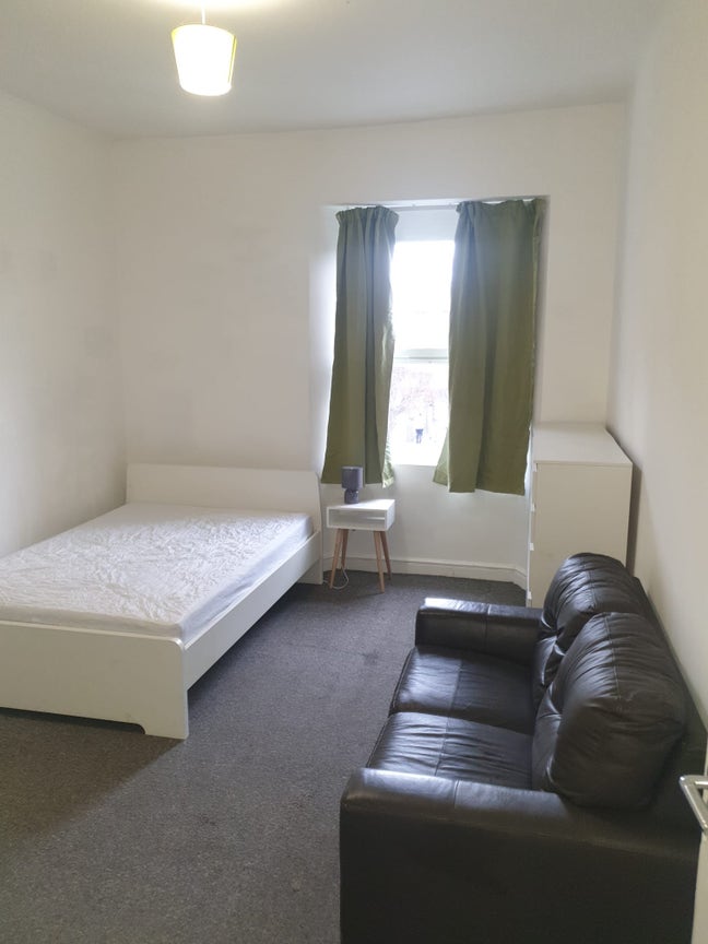 Large Shared Property in Central Weston Main Photo