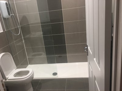 Double Room with Furniture - Ensuite Main Photo