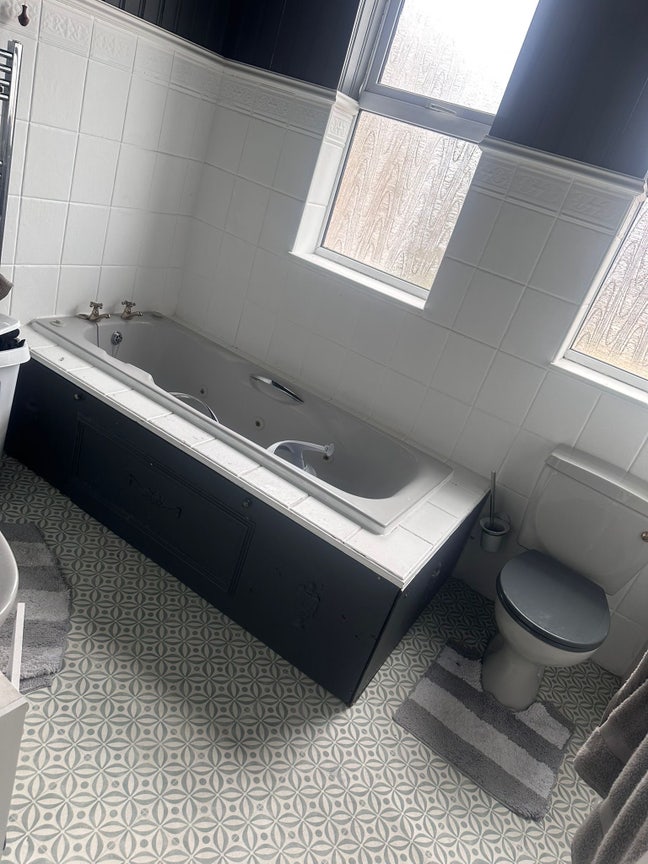 It’s a shared two bedroom furnished house  Main Photo