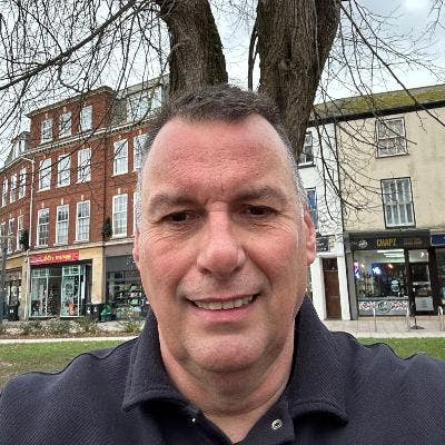 Professional looking for short term accommodation  Main Photo