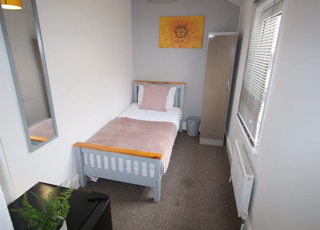 &pound;1 for 1st Month! Spacious Single Room – All Bills Main Photo
