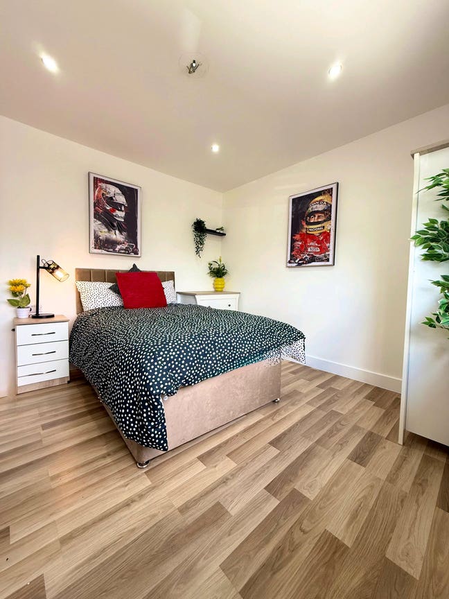 🌟 Stunning Double Room in a Modern Luxury Home  Main Photo