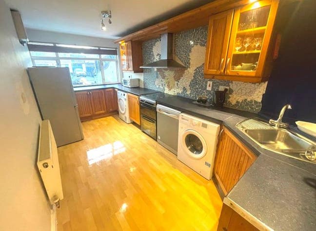 Room to Rent in  RM12 Main Photo