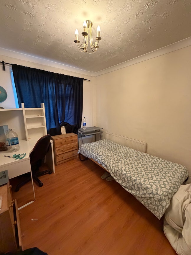 Furnished single room  Main Photo