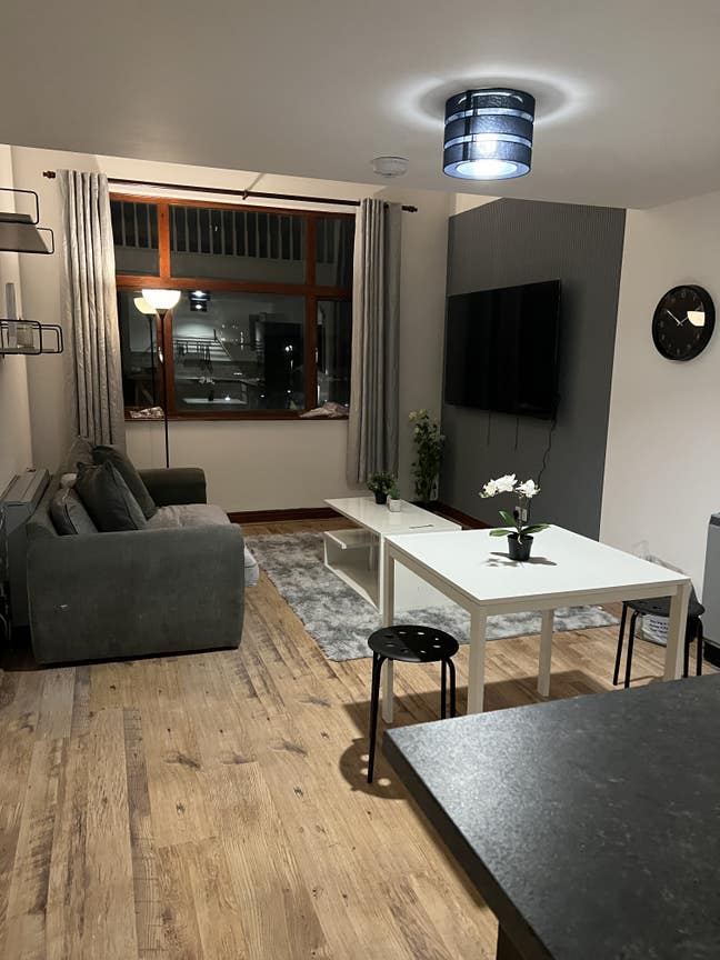 Luxury 1-Bed Mezzanine Apartment – Prime Leicester Main Photo