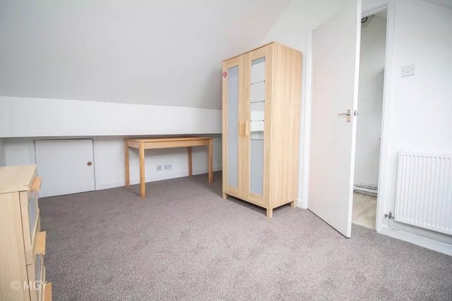 Furnished Single En-Suite Room in 3-bed house Main Photo