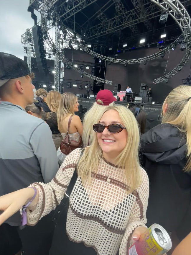 Looking for a social flat!!  Main Photo