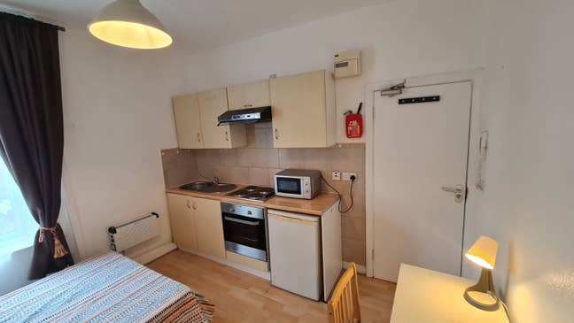 Self Contained Studio-Flat No Sharing. Main Photo