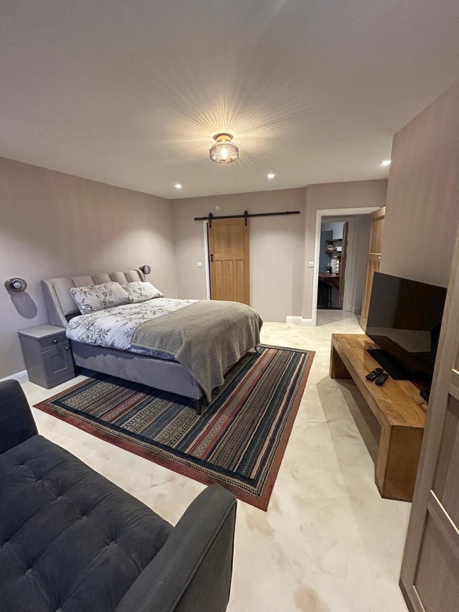 Beautiful one bed annexe Main Photo