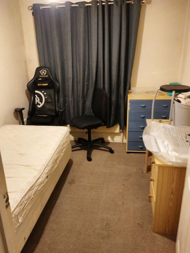 Small Single Box room  Main Photo
