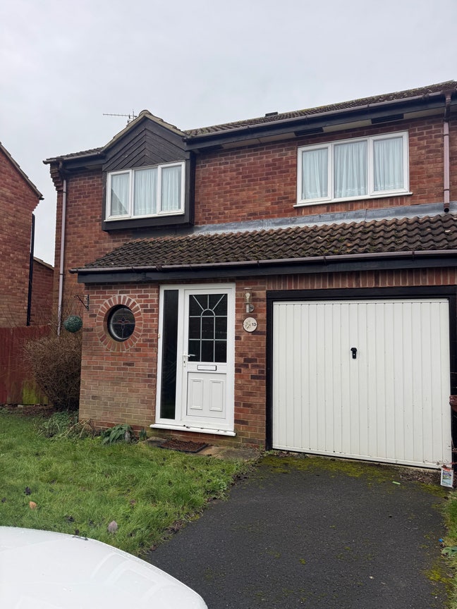 3 bed detached house  Main Photo