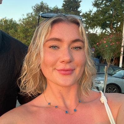 Professional Female seeks a double room Main Photo