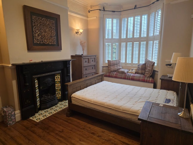 Large Double Room  Main Photo