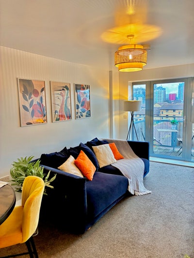 Spacious Apt in Canning Town - Bills incl. Main Photo