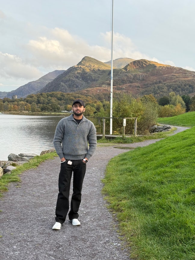 We are searching for a personal flats for two... Main Photo